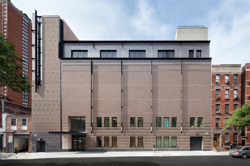 <p>Convent of The Sacred Heart</p>
                 <p>Upper East Side, NY</p>
                 <p>BKSK Architects</p>
