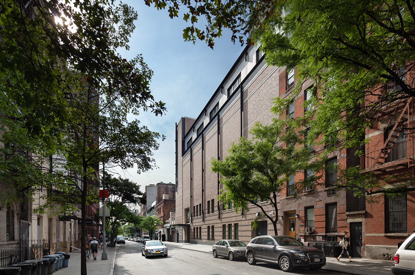 <p>Convent of The Sacred Heart</p>
                 <p>Upper East Side, NY</p>
                 <p>BKSK Architects</p>