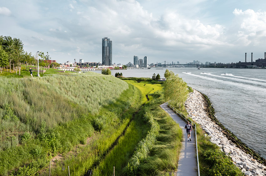 <p>Hunters Point South Park</p>
                 <p>Long Island City, NY</p>
                 <p>SWA Balsey, Weiss/Manfredi</p>