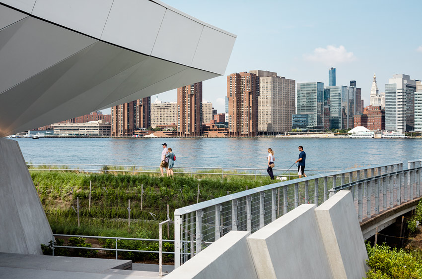 <p>Hunters Point South Park</p>
                 <p>Long Island City, NY</p>
                 <p>SWA Balsey, Weiss/Manfredi</p>