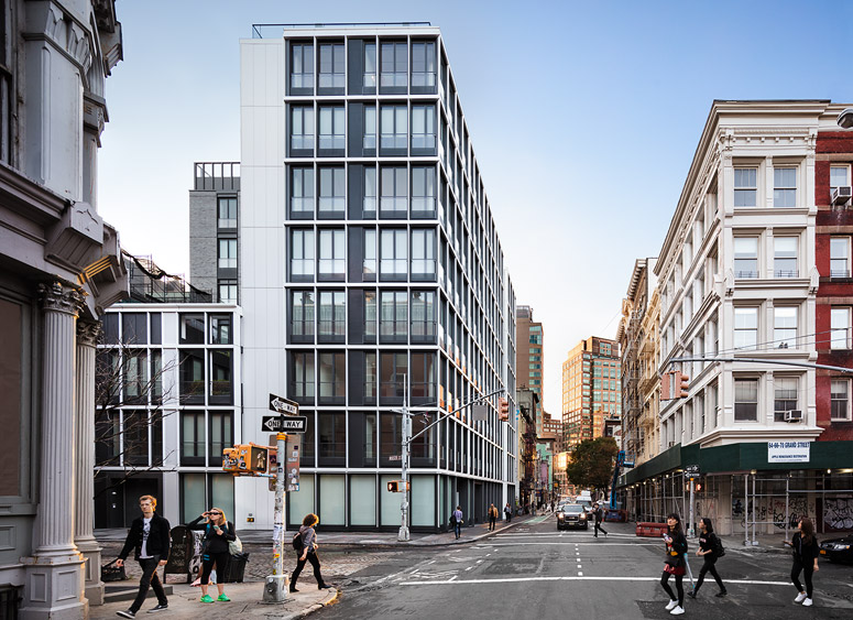 <p>27 Wooster Street</p>
                 <p>SoHo, NY</p>
                 <p>Kohn Pedersen Fox</p>