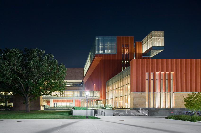 <p>Ross School of Business</p>
                 <p>Ann Arbor , MI</p>
                 <p>Kohn Pedersen Fox</p>