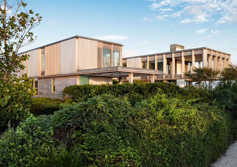 <p>Beach House</p>
                 <p>Bridgehampton, NY</p>
                 <p>Architect: James Merrell</p>