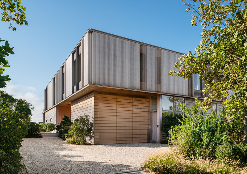 <p>Beach House</p>
                 <p>Bridgehampton, NY</p>
                 <p>Architect: James Merrell</p>