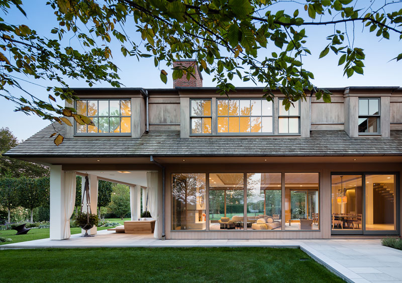 <p>Southhampton, NY</p>
                 <p>Architect: James Merrell</p>
                 <p>Interiors: Kelly Behun</p>