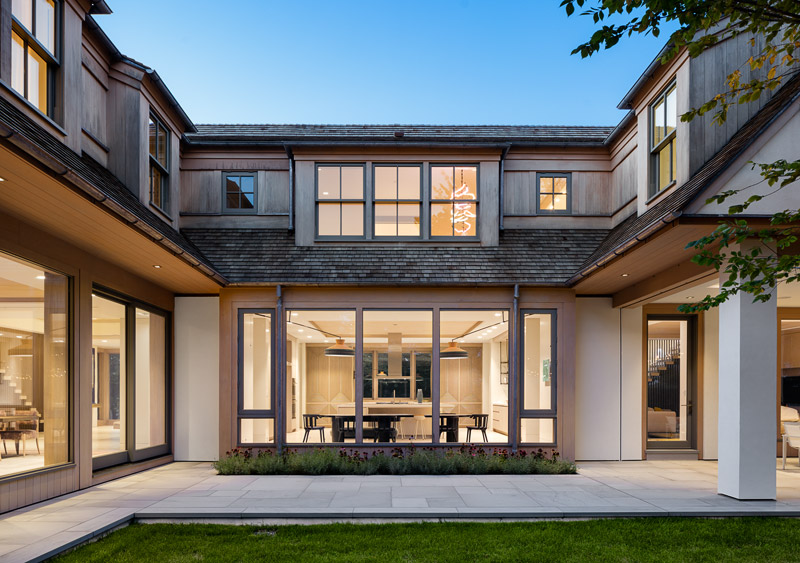 <p>Southhampton, NY</p>
                 <p>Architect: James Merrell</p>
                 <p>Interiors: Kelly Behun</p>