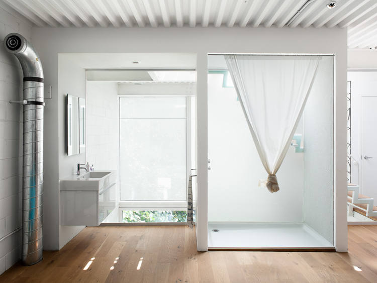 <p>Grand Street House</p>
                 <p>Brooklyn, NY</p>
                 <p>Architect: Loadingdock 5</p>