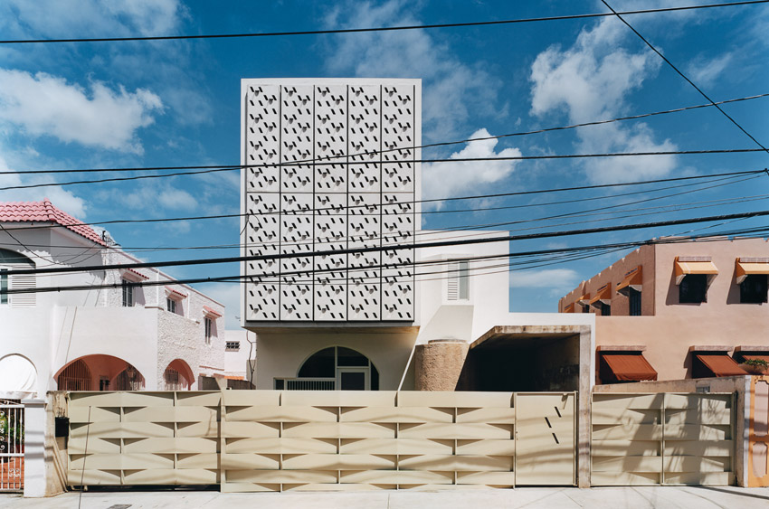 <p>Casa Delpin</p>
                 <p>San Juan, Puerto Rico</p>
                 <p>Architect: Nataniel Fuster</p>